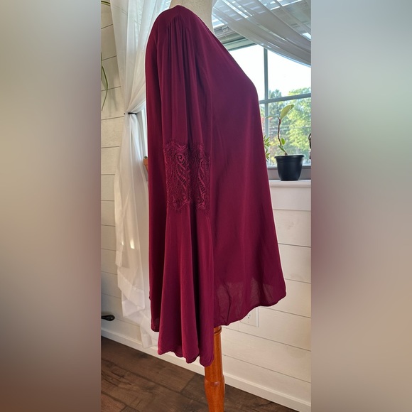 EXPRESS BURGUNDY BLOUSE WITH BELL SLEEVES. 
SIZE: LARGE - Picture 5 of 8
